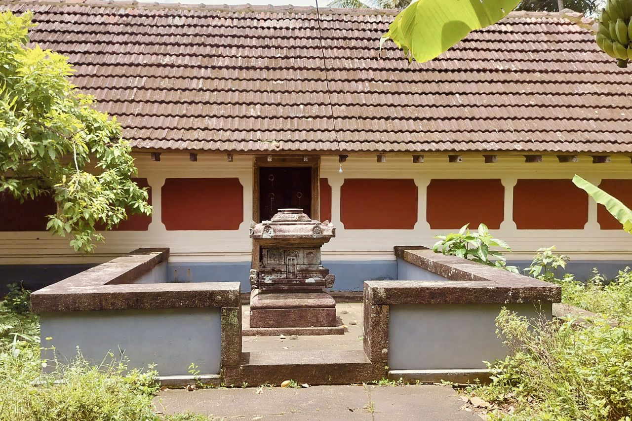 A front view of the entrance to Sree Balanarasimhamurthy temple with in the Tharakkal Warriem premises